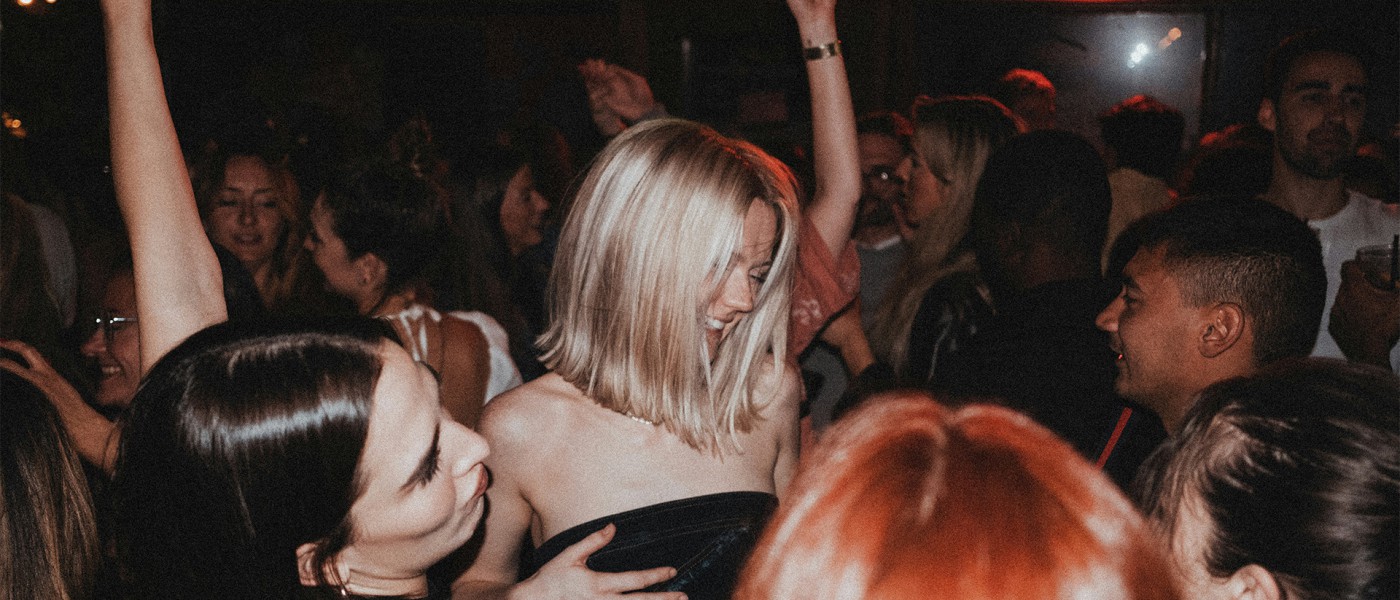 Mastering the Art of Flair Bartending: Tips and Tricks to Captivate Your Audience